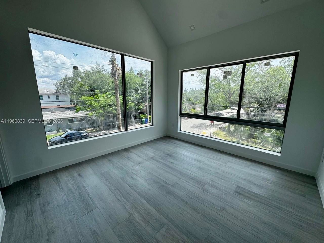3204 Plaza St - Photo 7 of 8