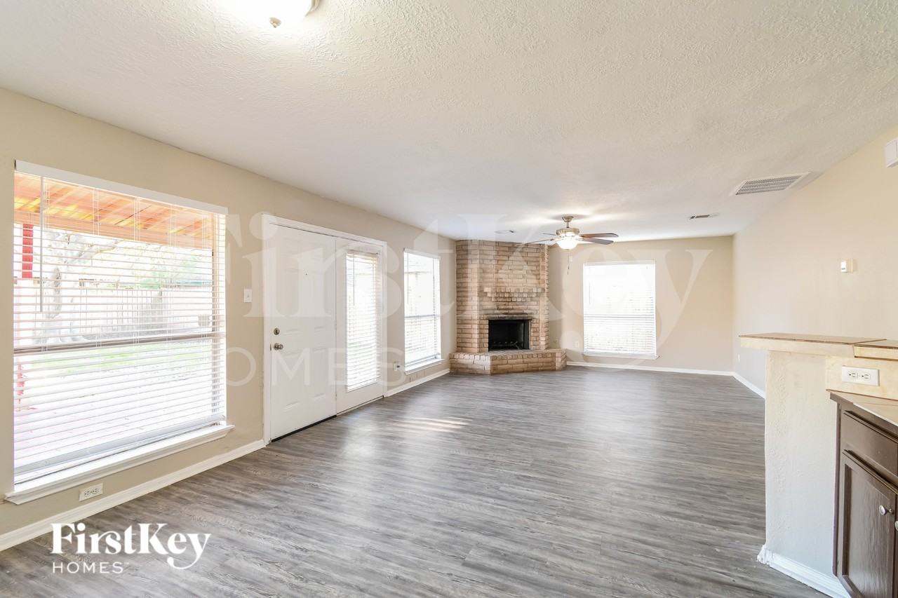 15915 Vista Del Mar Dr - Photo 2 of 18