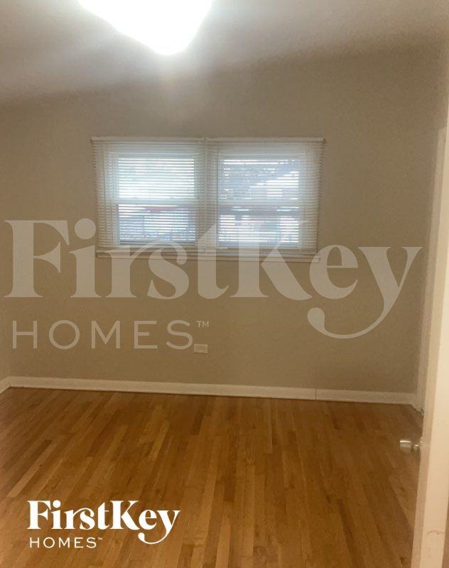 14340 Kenwood Ave - Photo 6 of 11