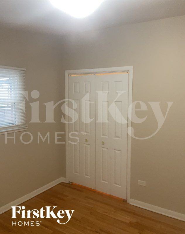 14340 Kenwood Ave - Photo 7 of 11