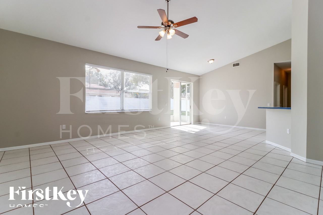 11805 Cliffwood Ct - Photo 5 of 18