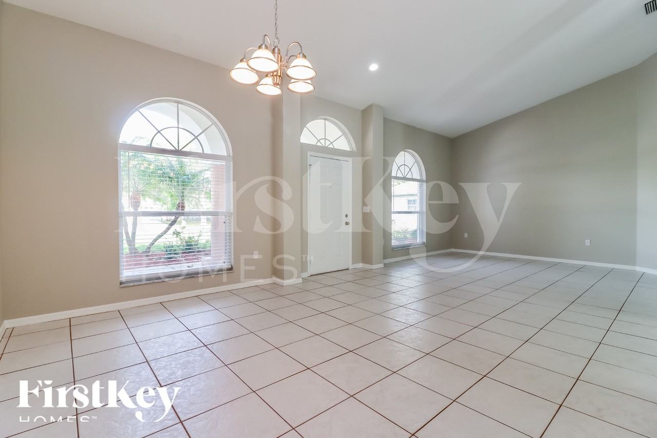 11805 Cliffwood Ct - Photo 6 of 18