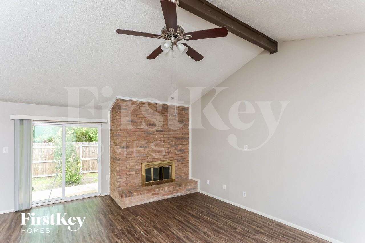 1137 Meadow Creek Ct - Photo 2 of 18