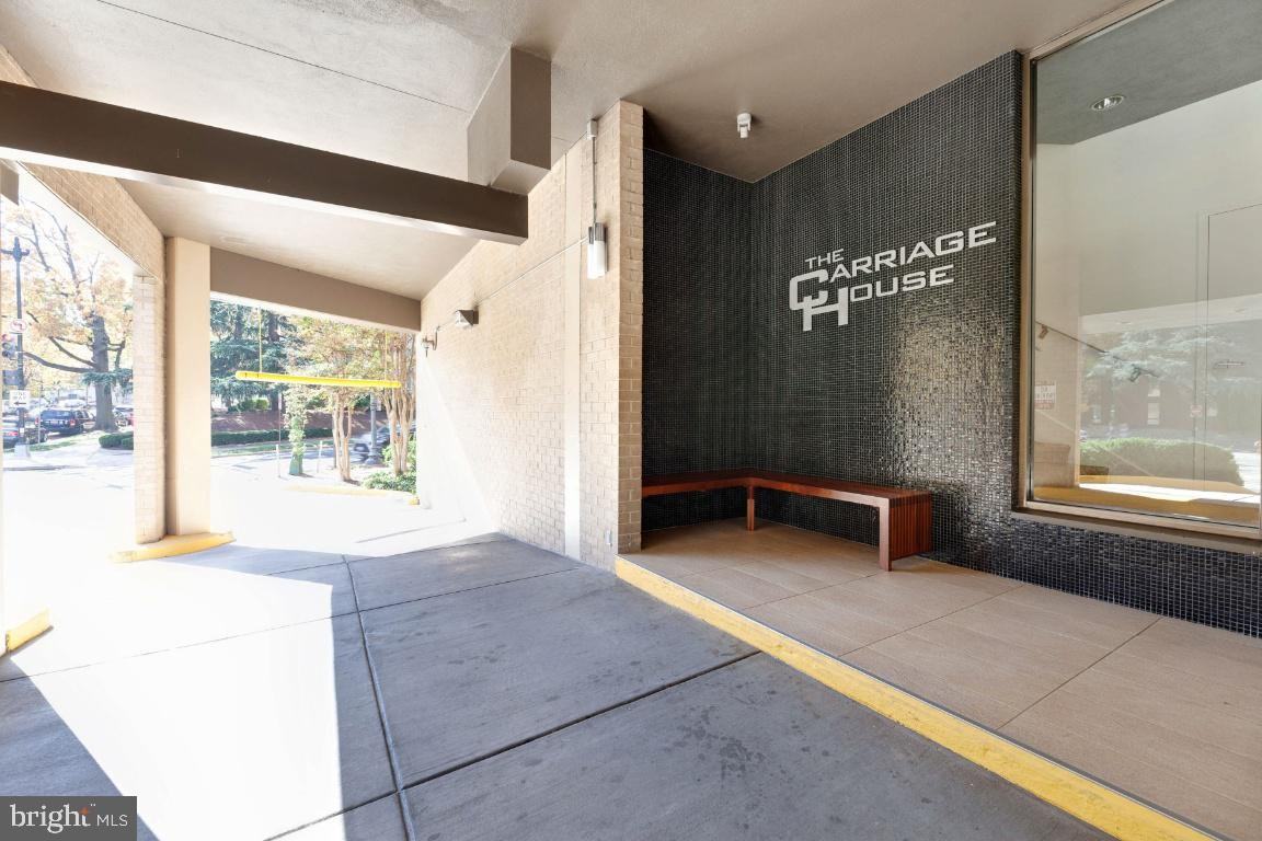 E Street Expy ##605 - Photo 4 of 28