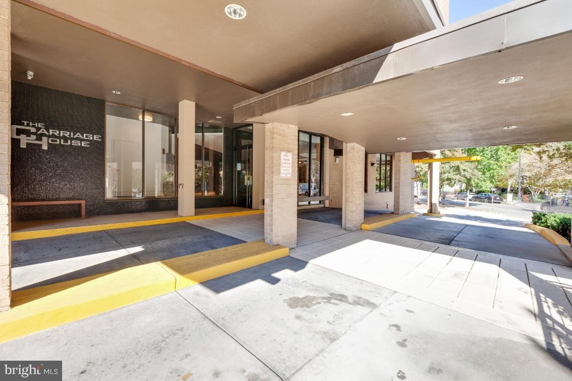 E Street Expy ##605 - Photo 5 of 28