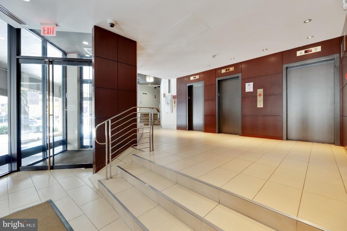 E Street Expy ##605 - Photo 6 of 28