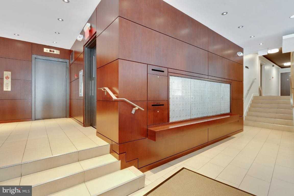 E Street Expy ##605 - Photo 7 of 28