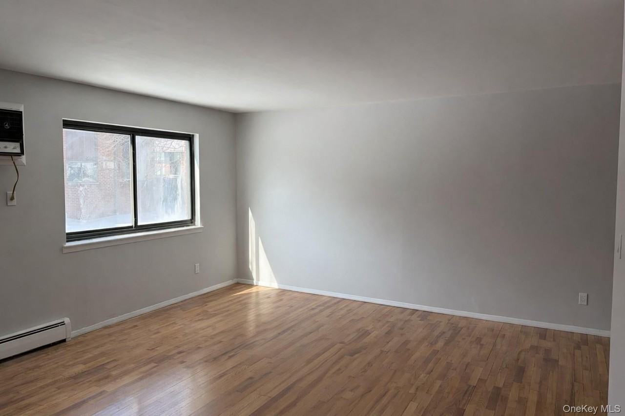 8 Charles Ln - Photo 2 of 7