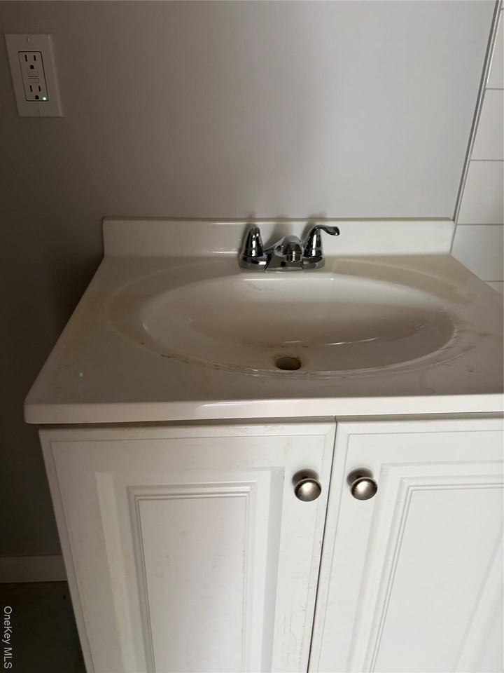 8 Charles Ln - Photo 5 of 7