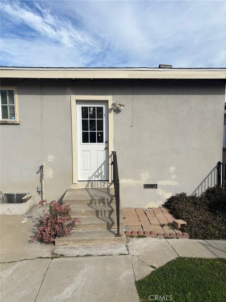 345 Mooney Dr - Photo 2 of 7