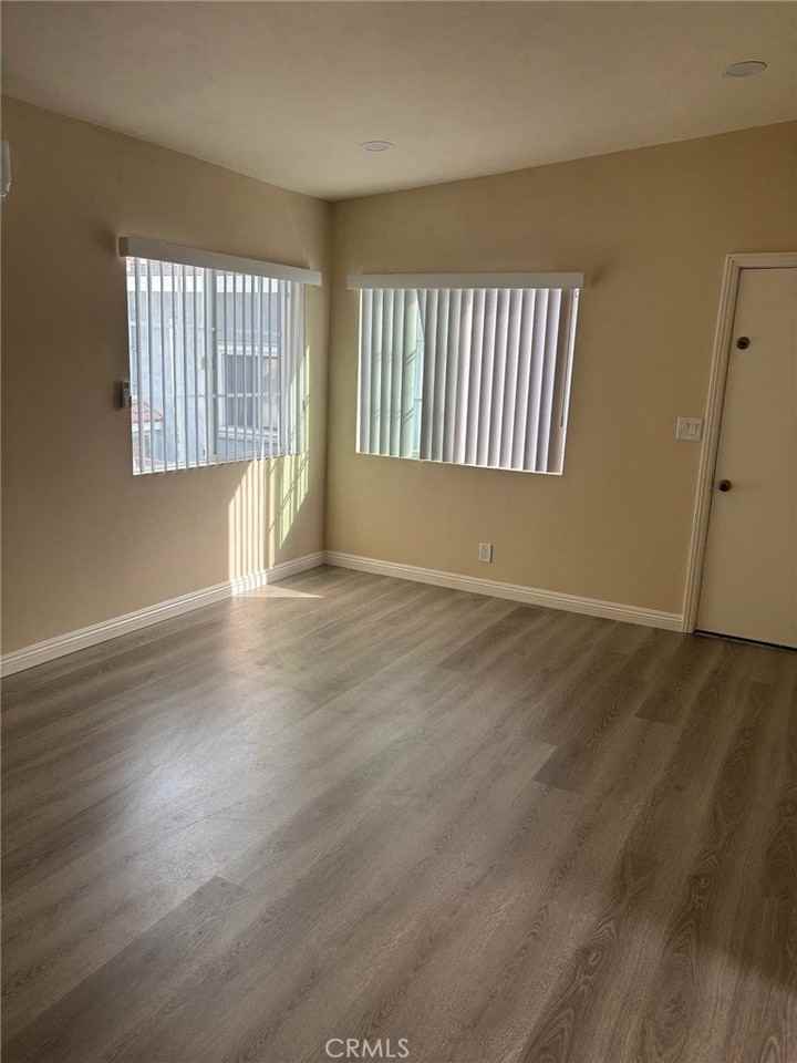 345 Mooney Dr - Photo 3 of 7