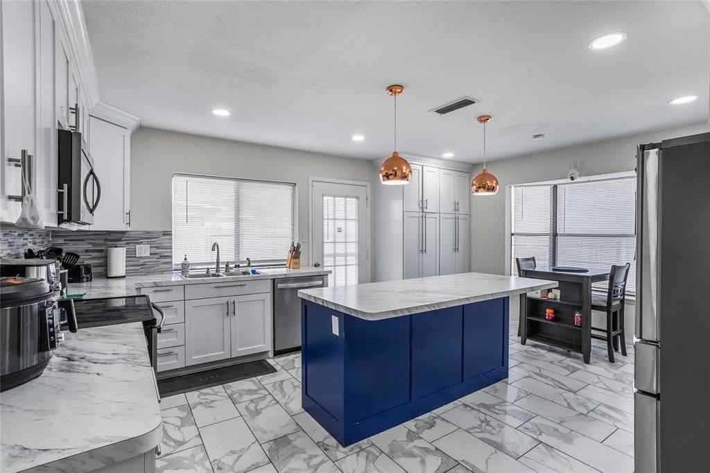 3112 Mayfair Dr - Photo 6 of 23