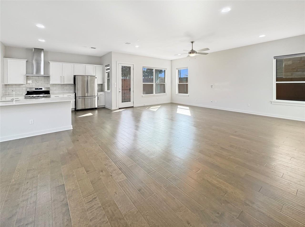 1377 Westborough Ln - Photo 5 of 39