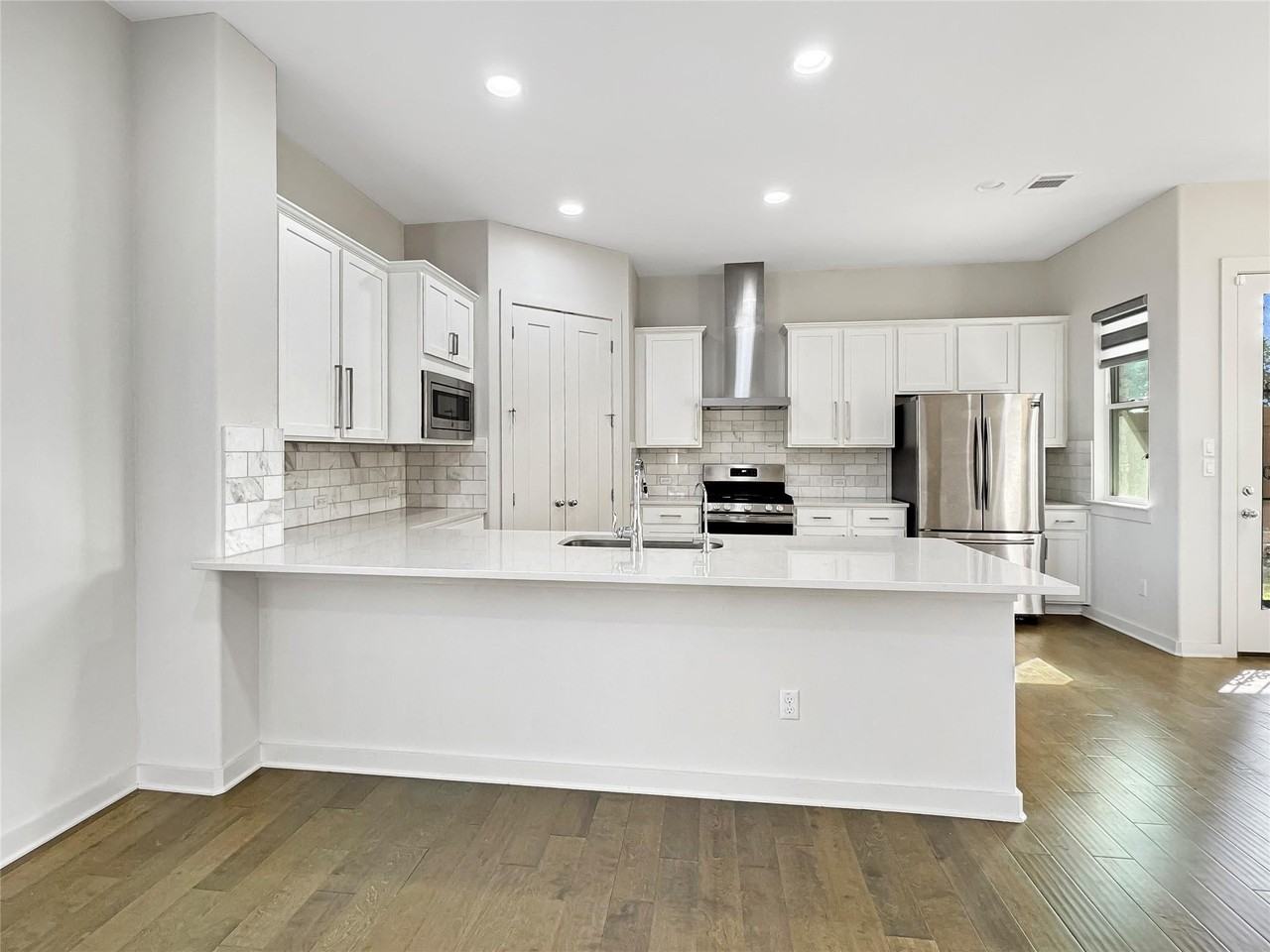 1377 Westborough Ln - Photo 7 of 39