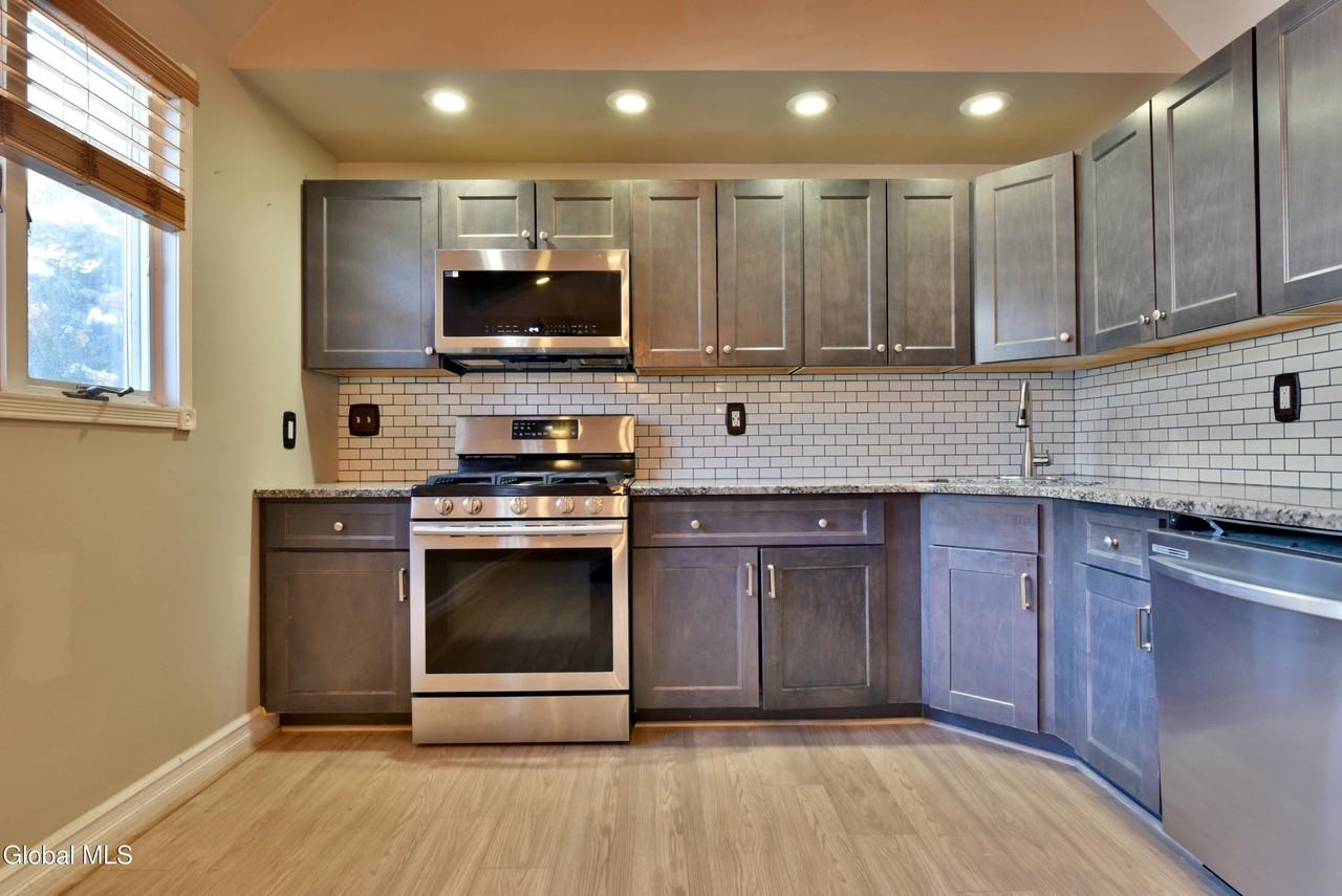 10 Katherine Ter - Photo 3 of 36