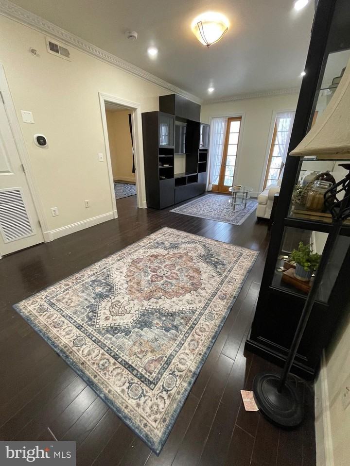 1929 16th St Nw ##101 - Photo 3 of 29