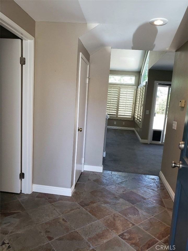 189 Stanford Ct - Photo 2 of 21