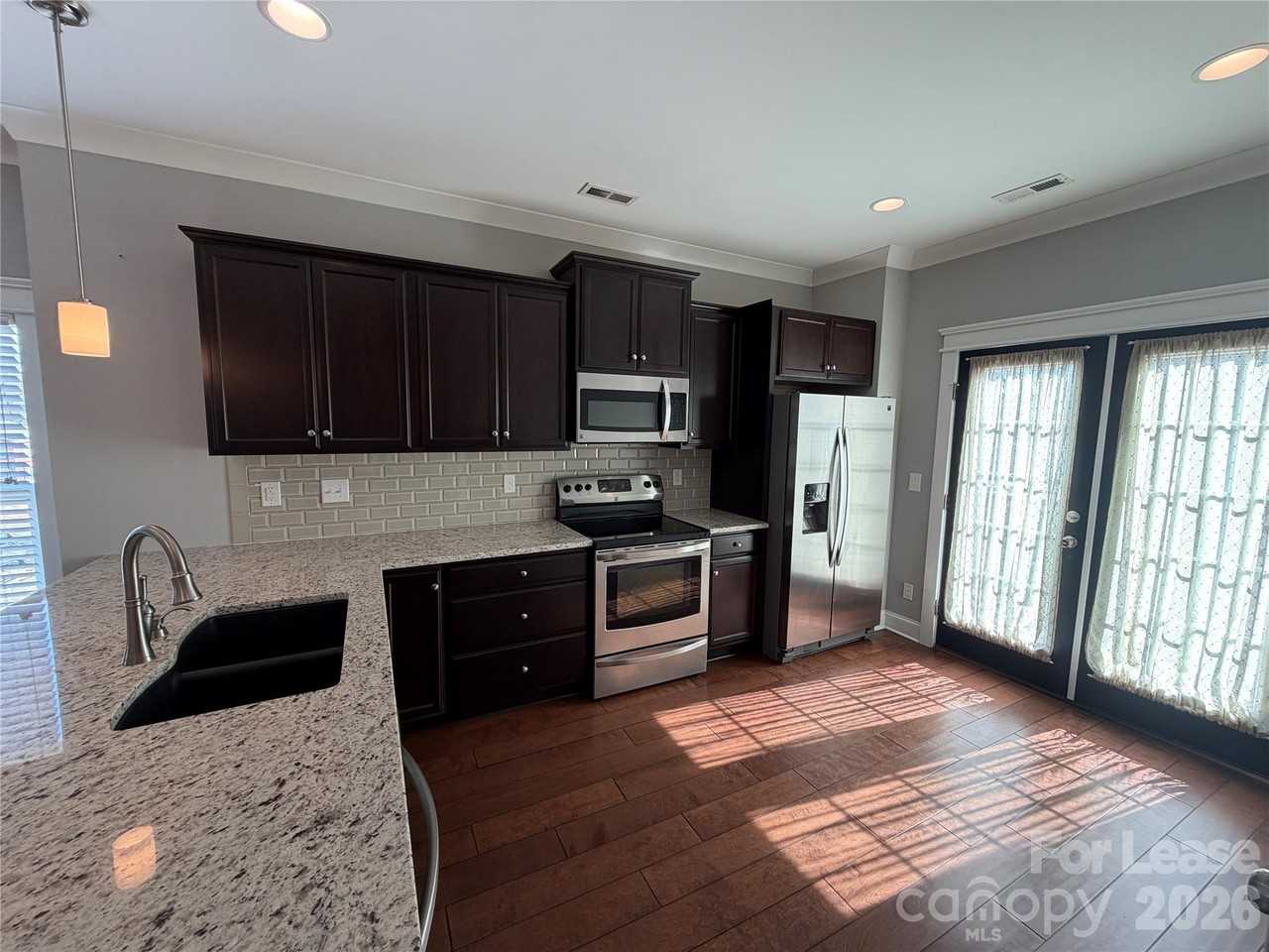 29 Myrtle St - Photo 3 of 12