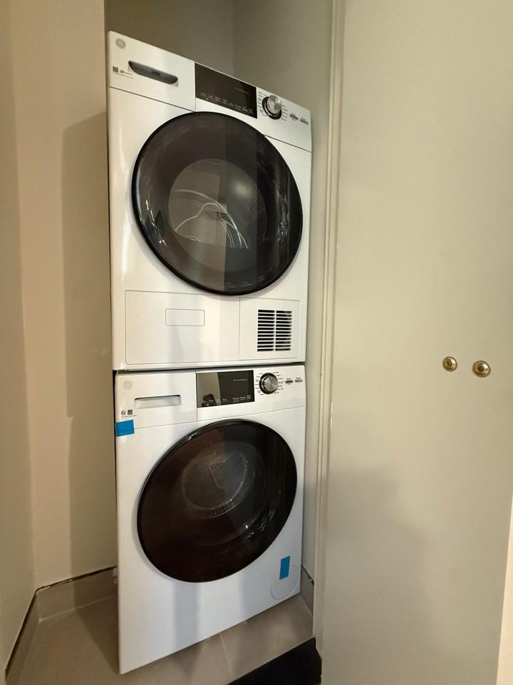 Private Bedroom in 4 Bedroom/2 Bathroom Home - Photo 6 of 11