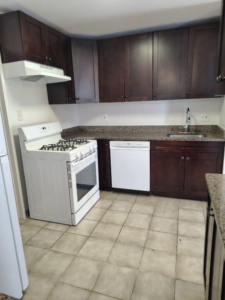 Donnell Pl - Photo 3 of 15