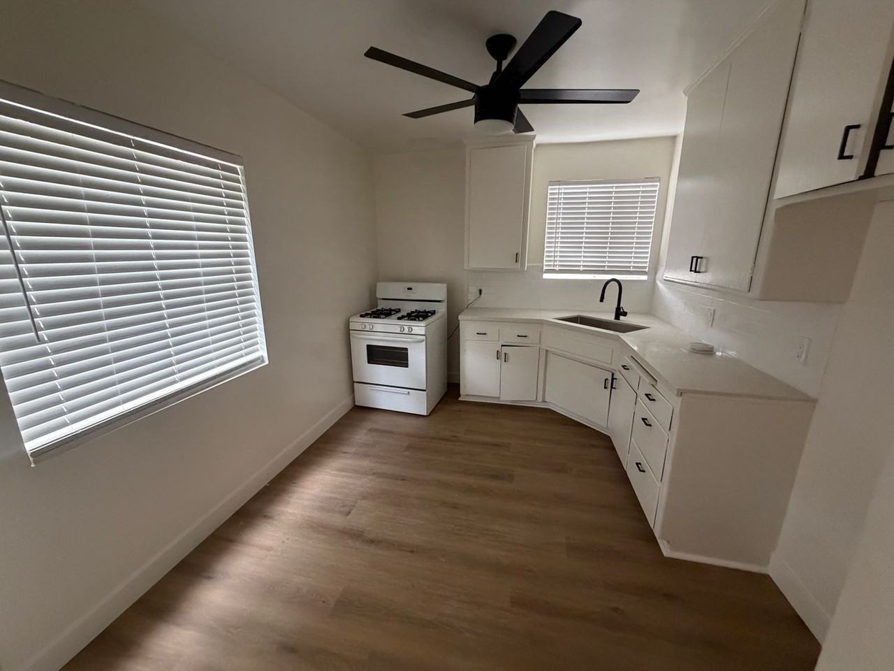 7603 N Hollywood Way - Photo 7 of 14