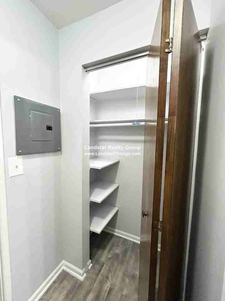 1040 W Hollywood Ave #218 - Photo 5 of 9