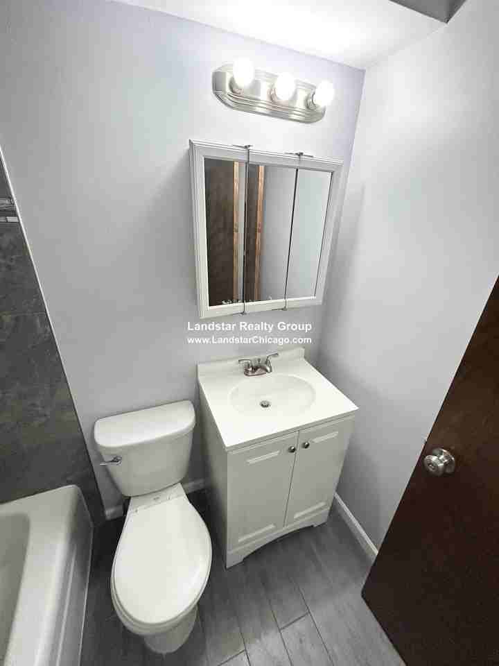 1040 W Hollywood Ave #218 - Photo 7 of 9