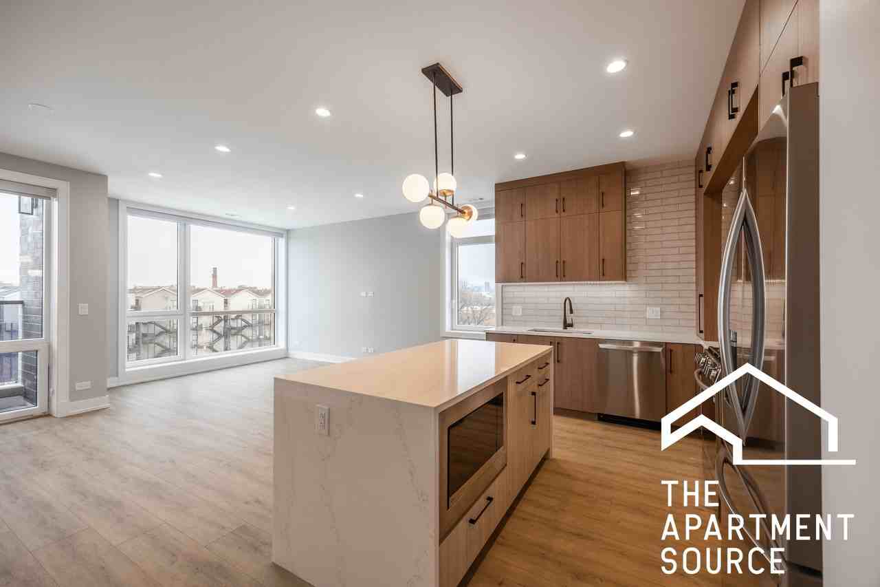 2351 W Flournoy St #201