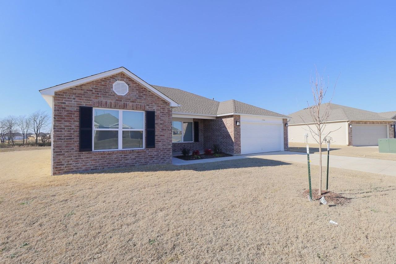 1506 N 83rd St - Photo 3 of 37