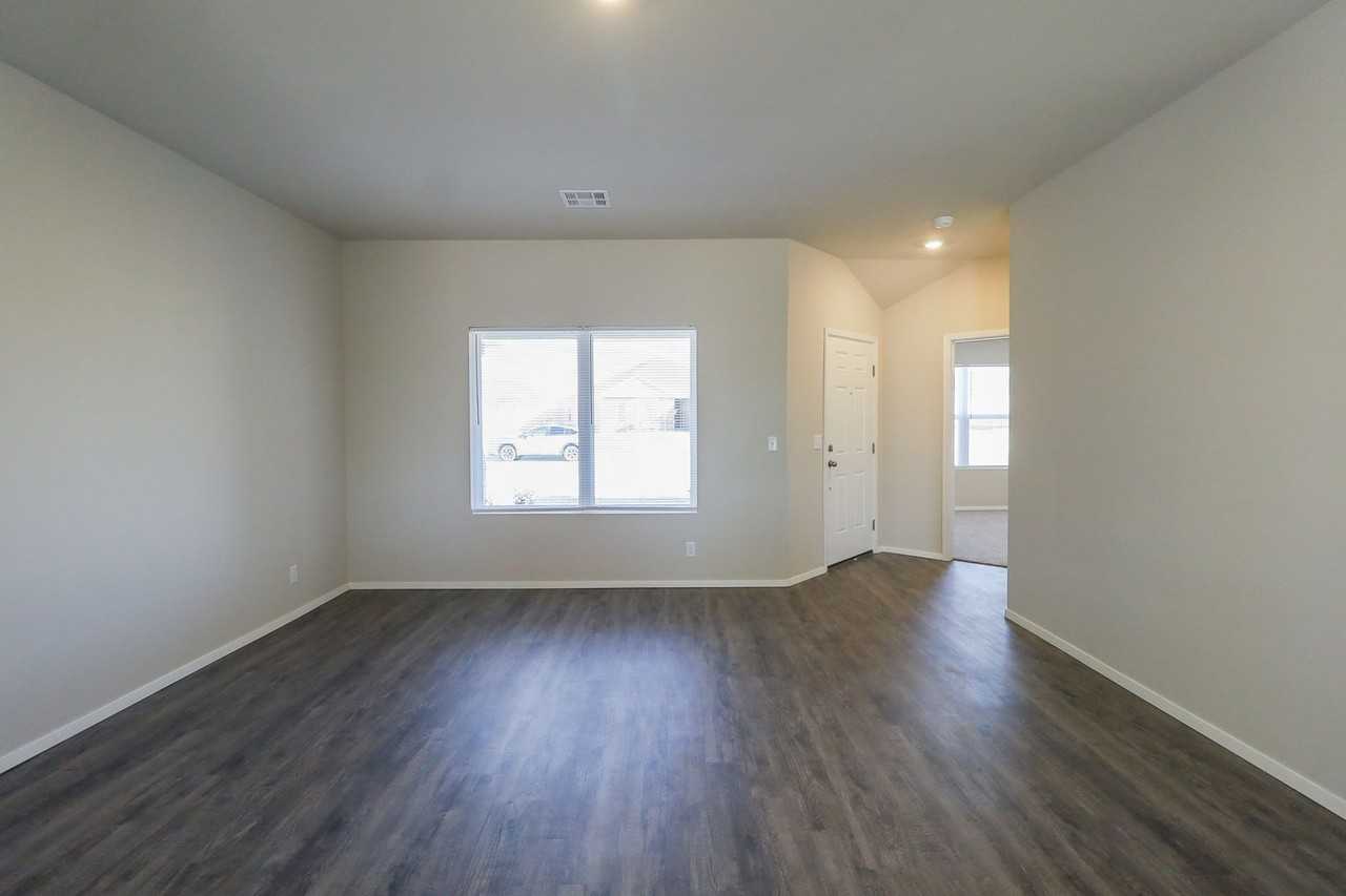 1506 N 83rd St - Photo 7 of 37