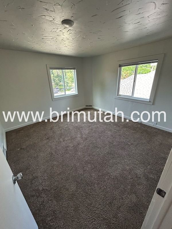 254 E St - Photo 5 of 11