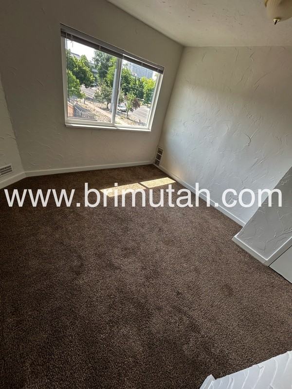 254 E St - Photo 7 of 11