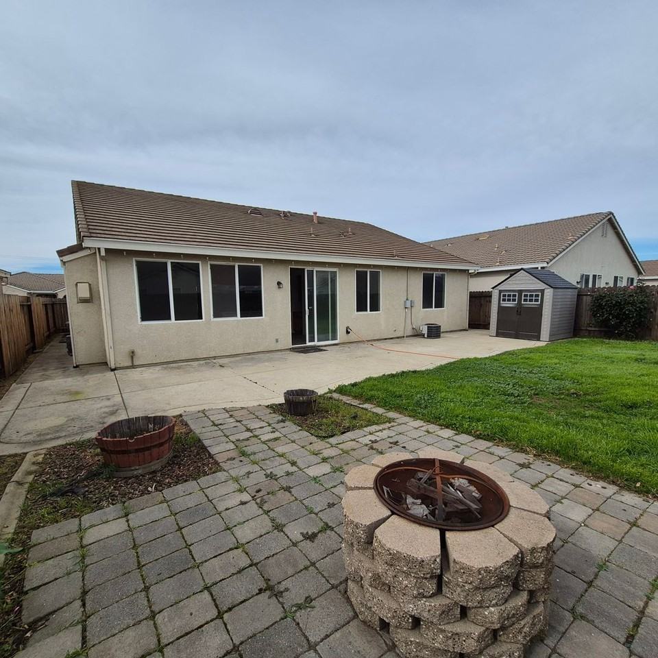 4625 Chamberlin Cir - Photo 5 of 35