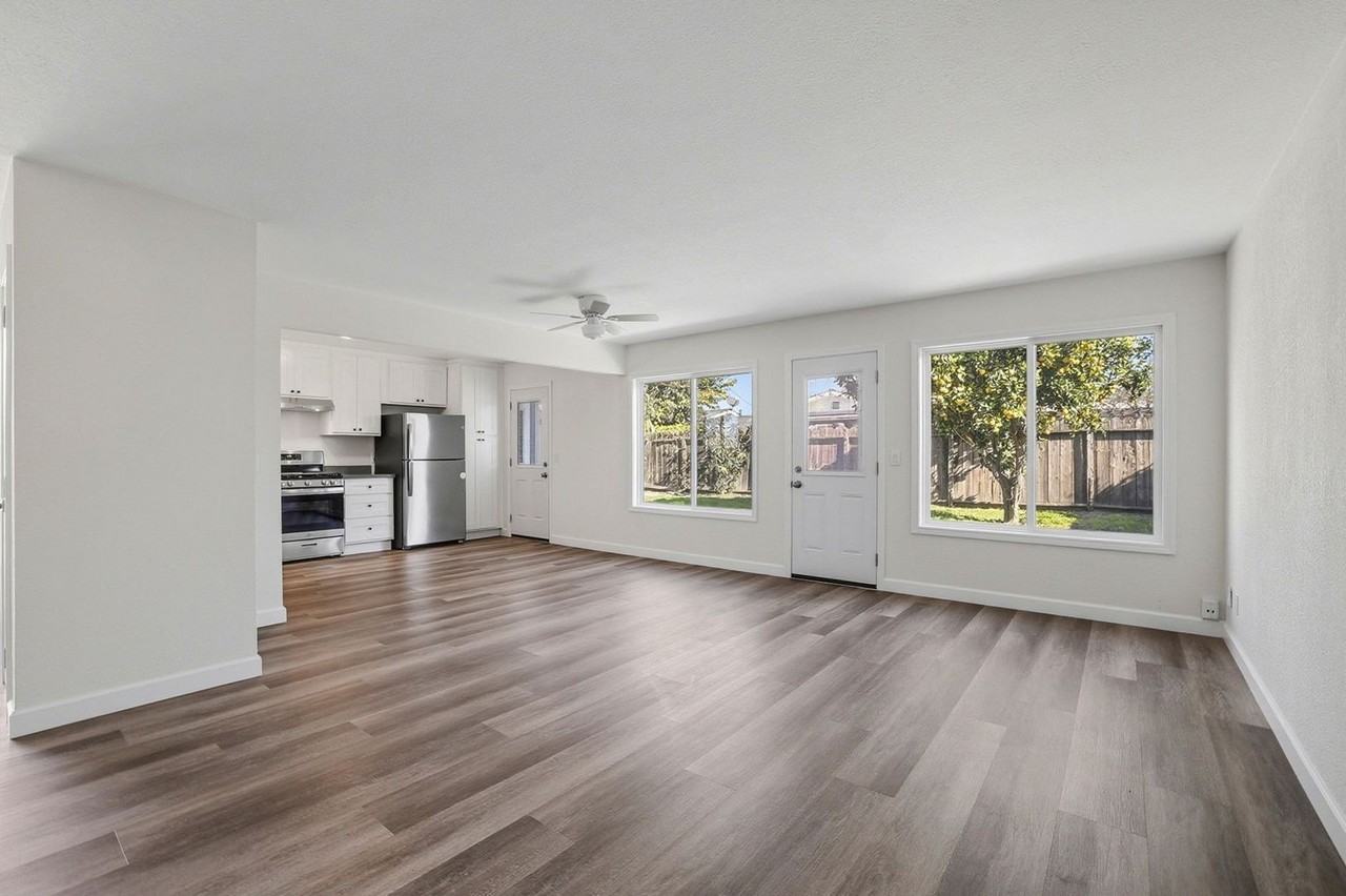 1474 Foley Ave - Photo 4 of 35