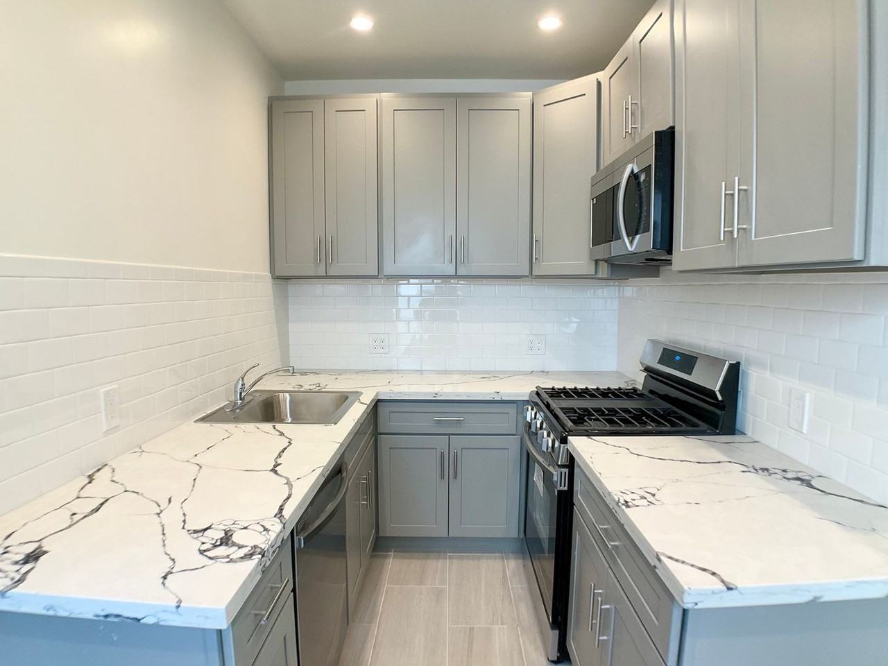 2760 Sutter St - Photo 2 of 20