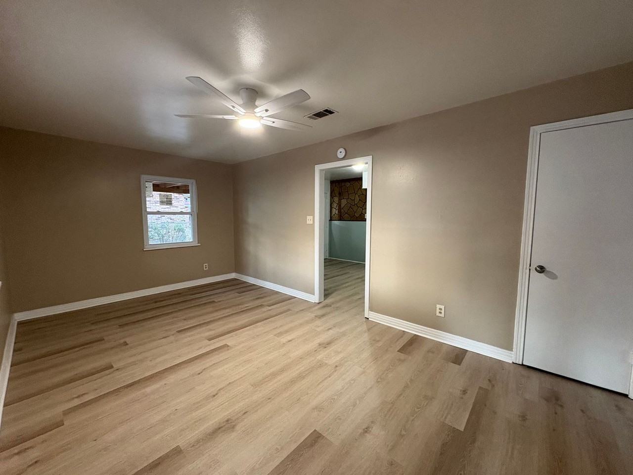 3038 Meadow Ave - Photo 3 of 24