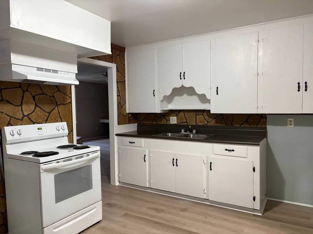 3038 Meadow Ave - Photo 5 of 24