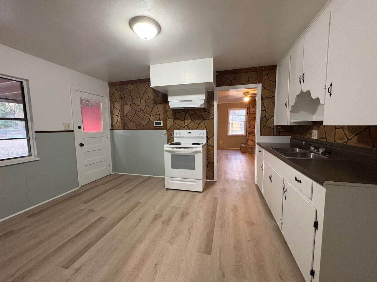 3038 Meadow Ave - Photo 6 of 24