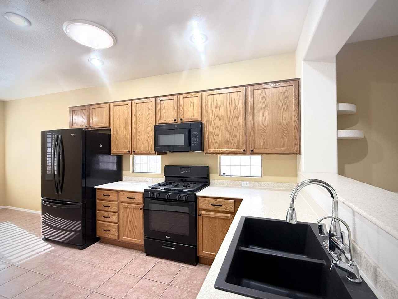 2120 Desert Woods Dr - Photo 4 of 26