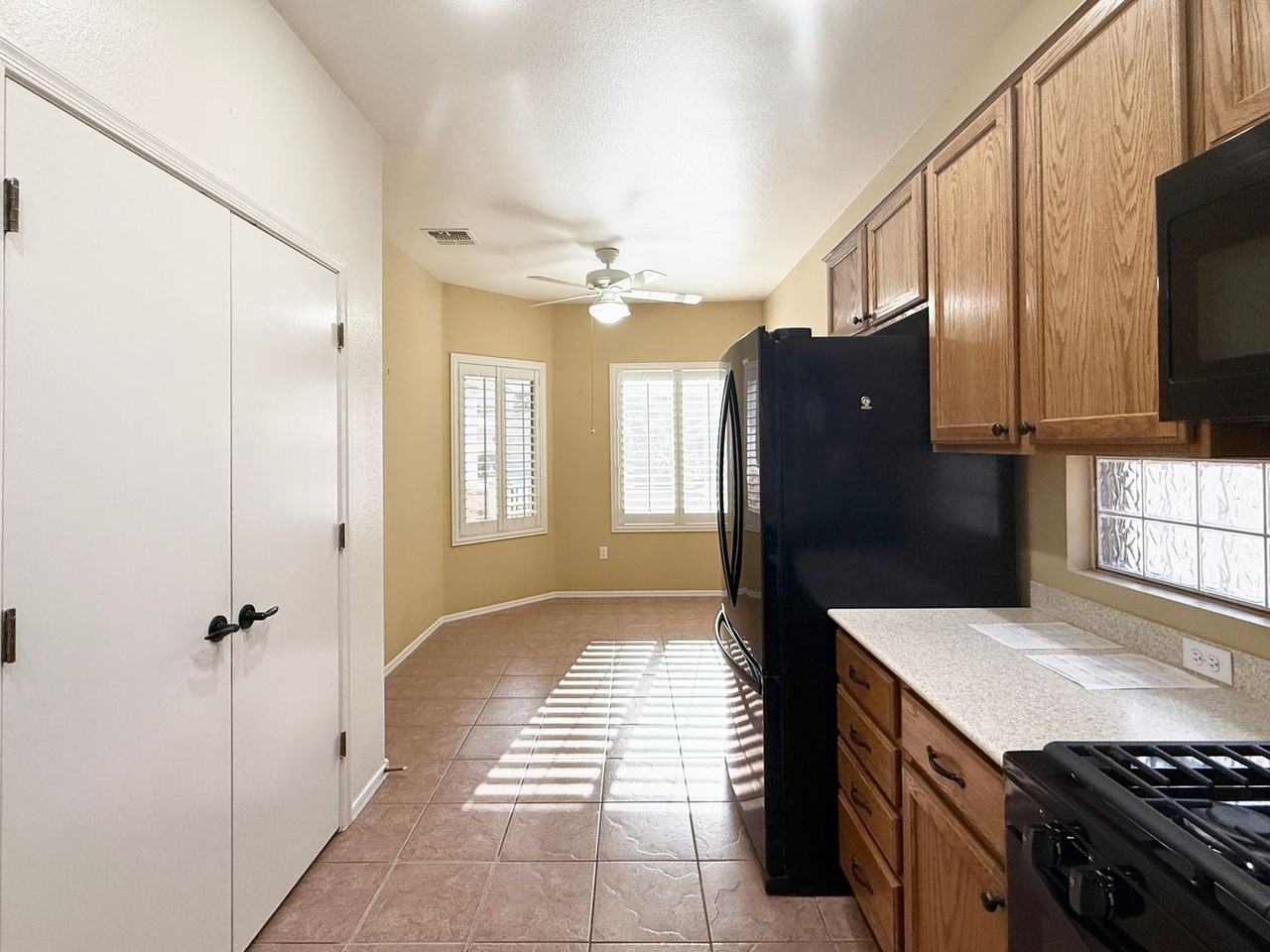 2120 Desert Woods Dr - Photo 5 of 26