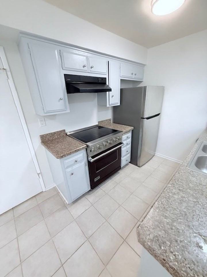 3737 Portofino Way - Photo 5 of 16