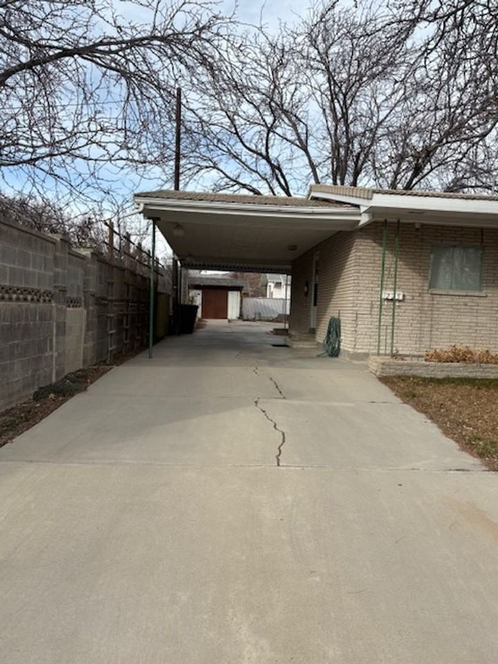 225 E 700 N - Photo 2 of 23