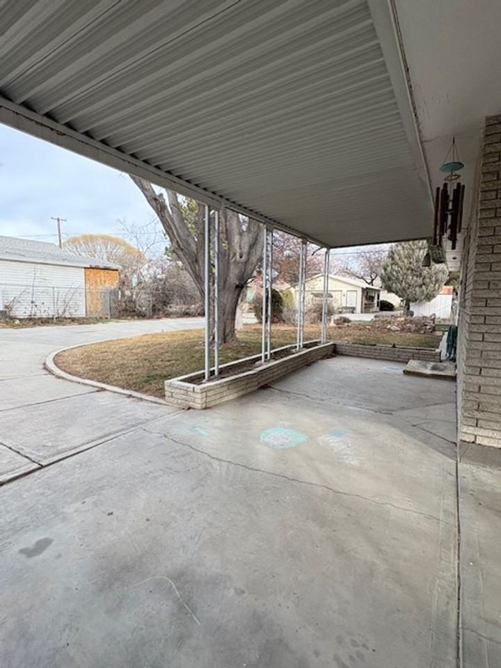 225 E 700 N - Photo 4 of 23