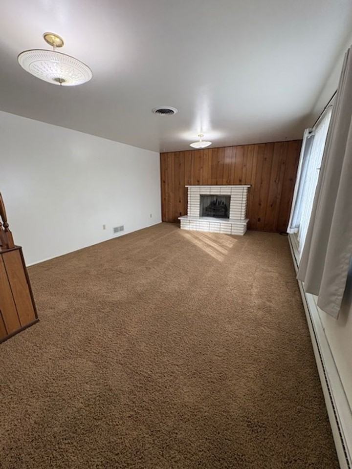 225 E 700 N - Photo 5 of 23