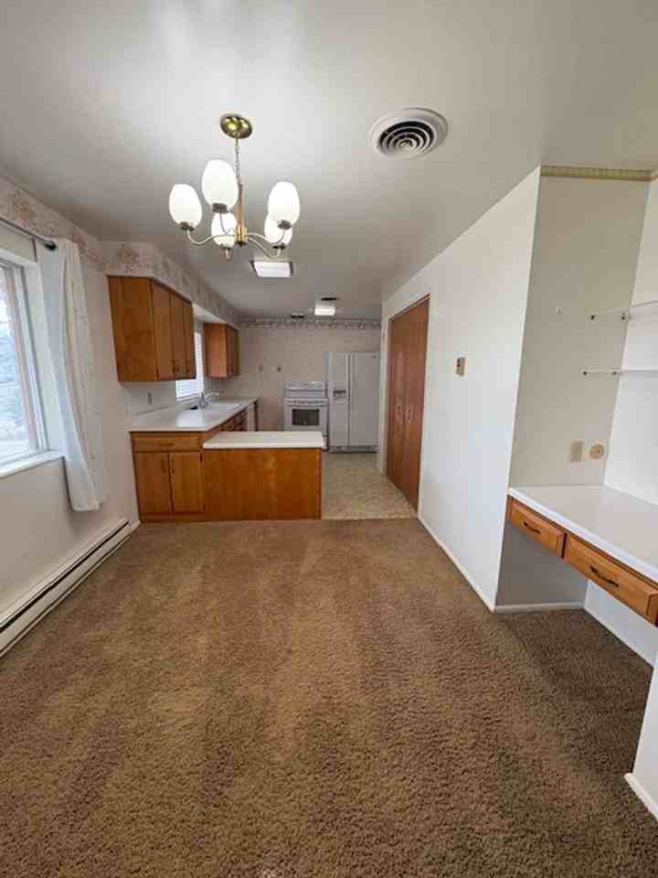 225 E 700 N - Photo 7 of 23