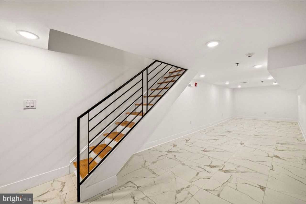 2104 N 8th St - Photo 5 of 10