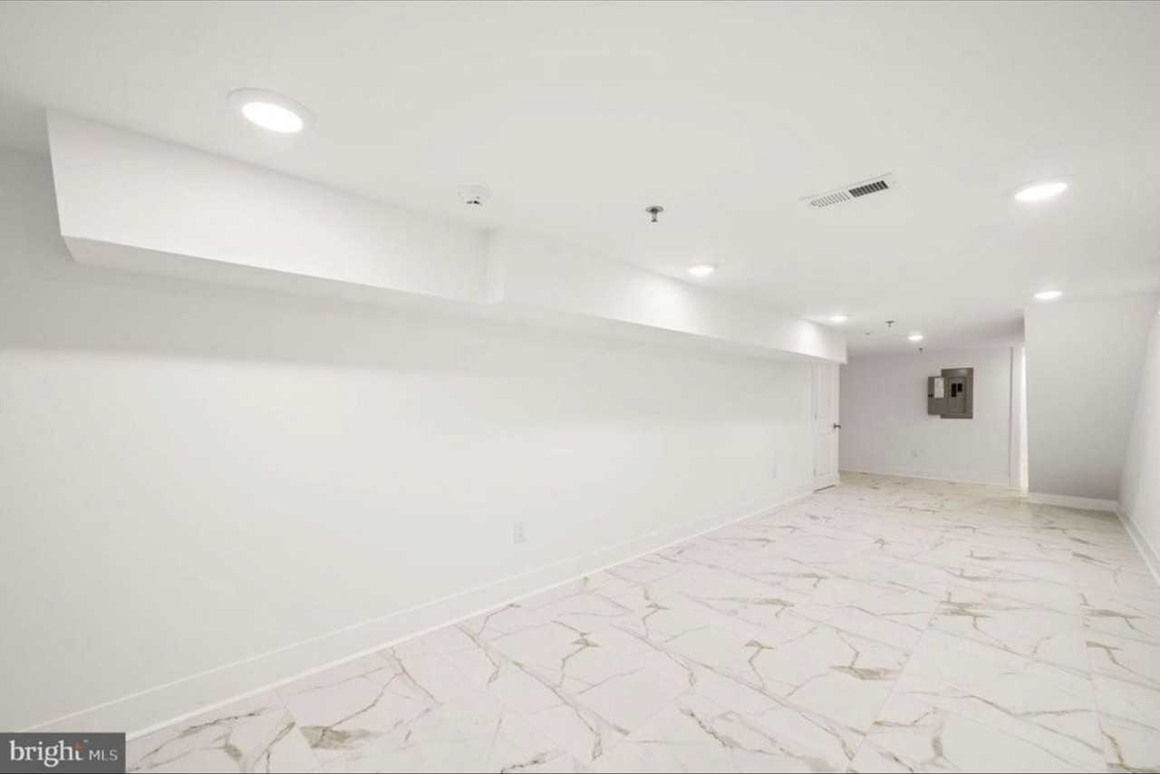 2104 N 8th St - Photo 6 of 10