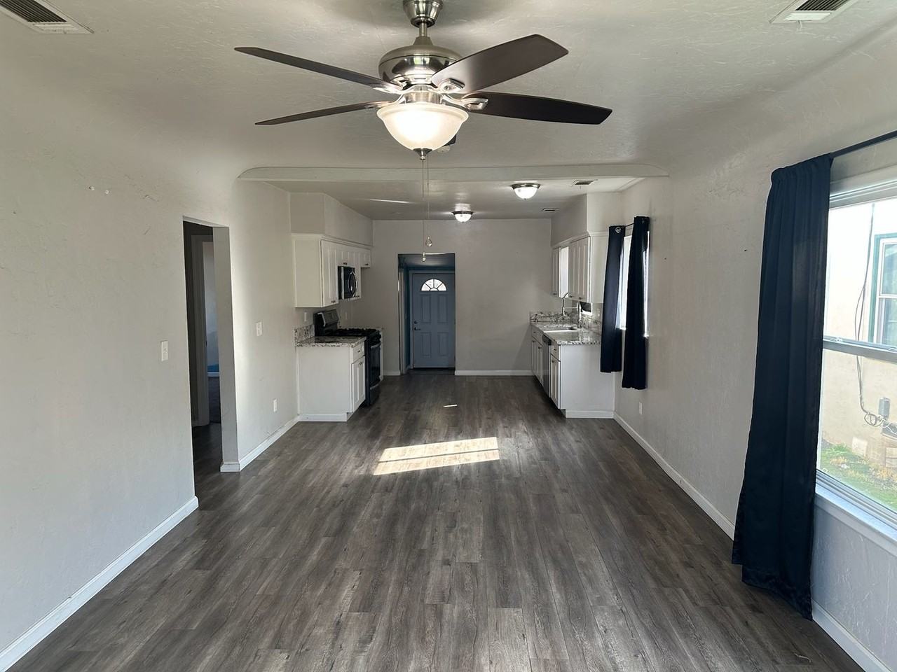 1405 N Harris St - Photo 3 of 18