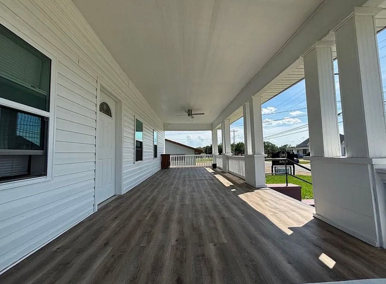 719 N Three Notch St - Photo 2 of 15