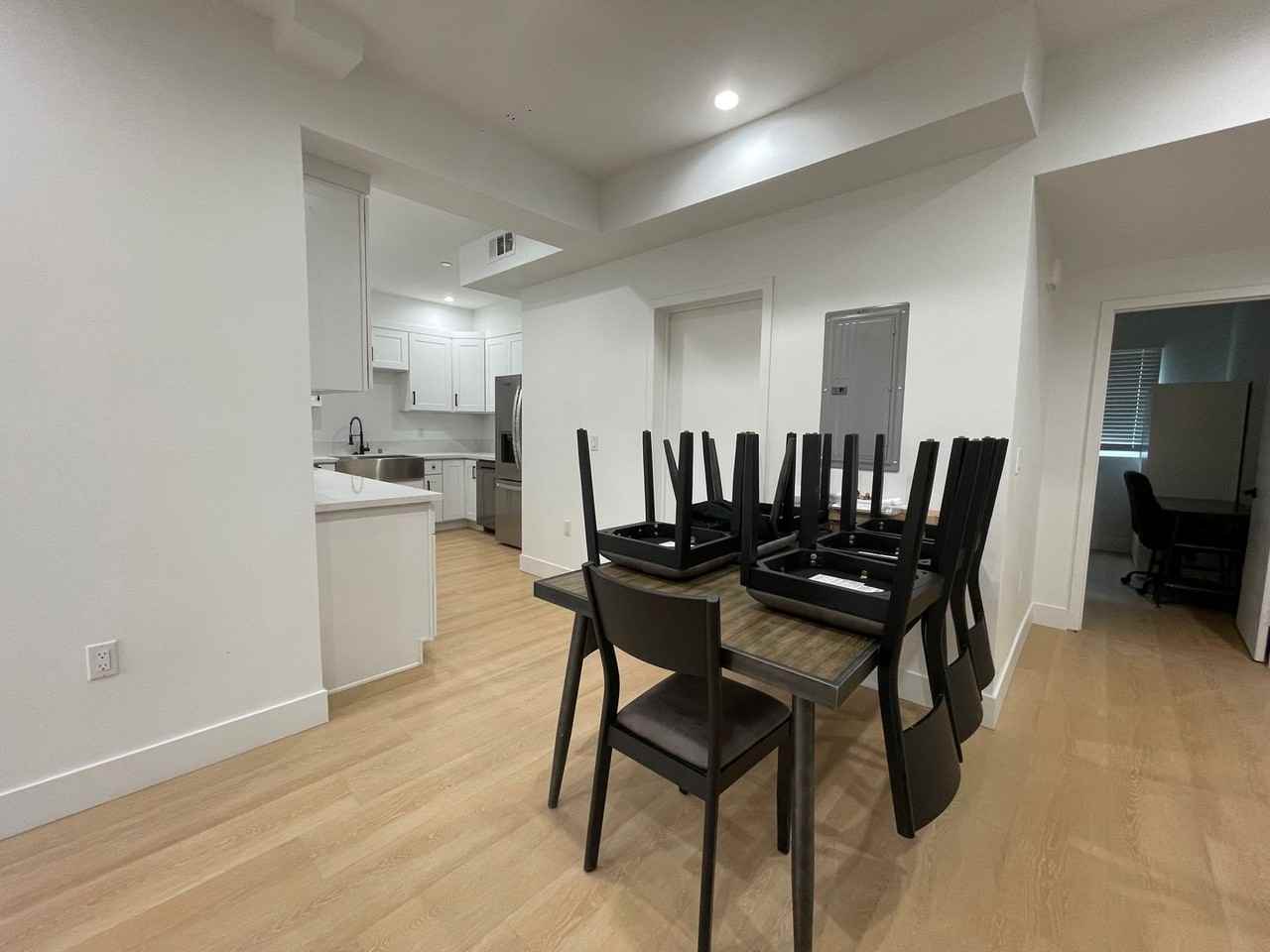 1340 W 37th St - Photo 5 of 38